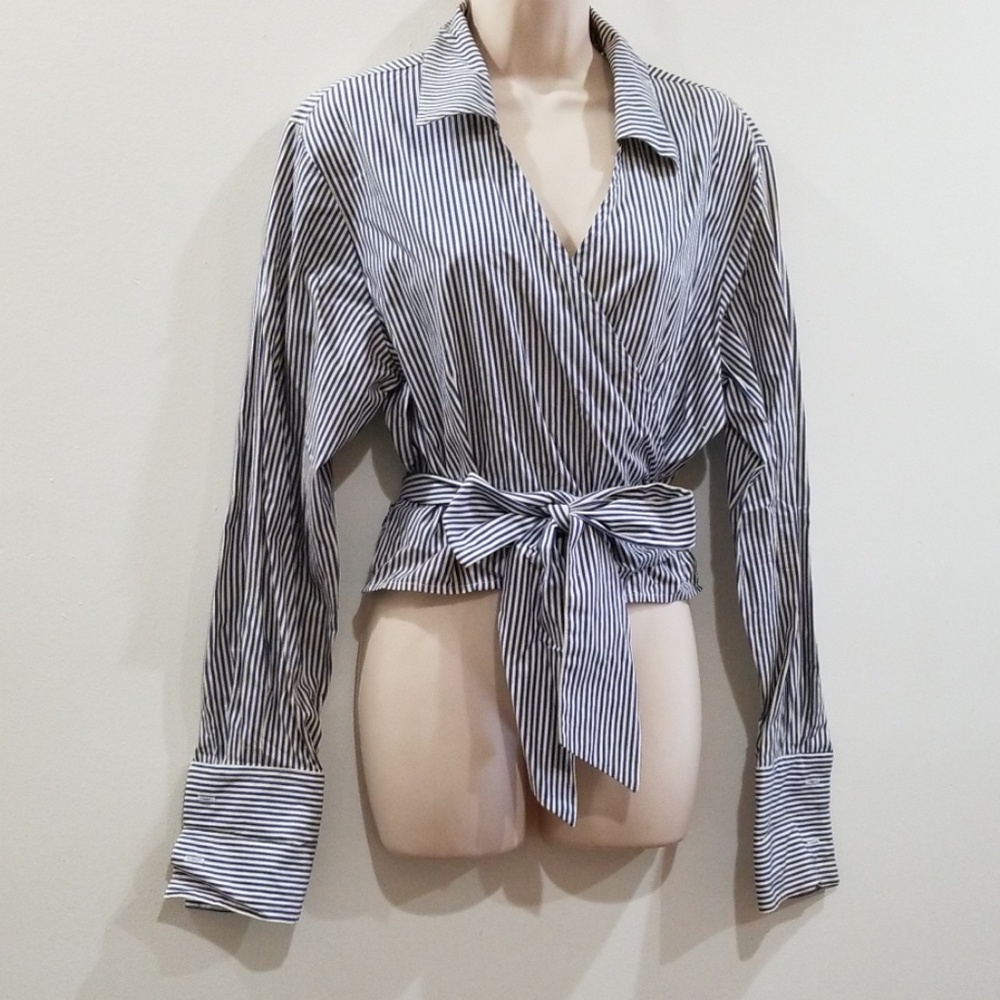 🕺💃Hp🕺💃Neiman Marcus pinstriped wrap top - Picture 4 of 8